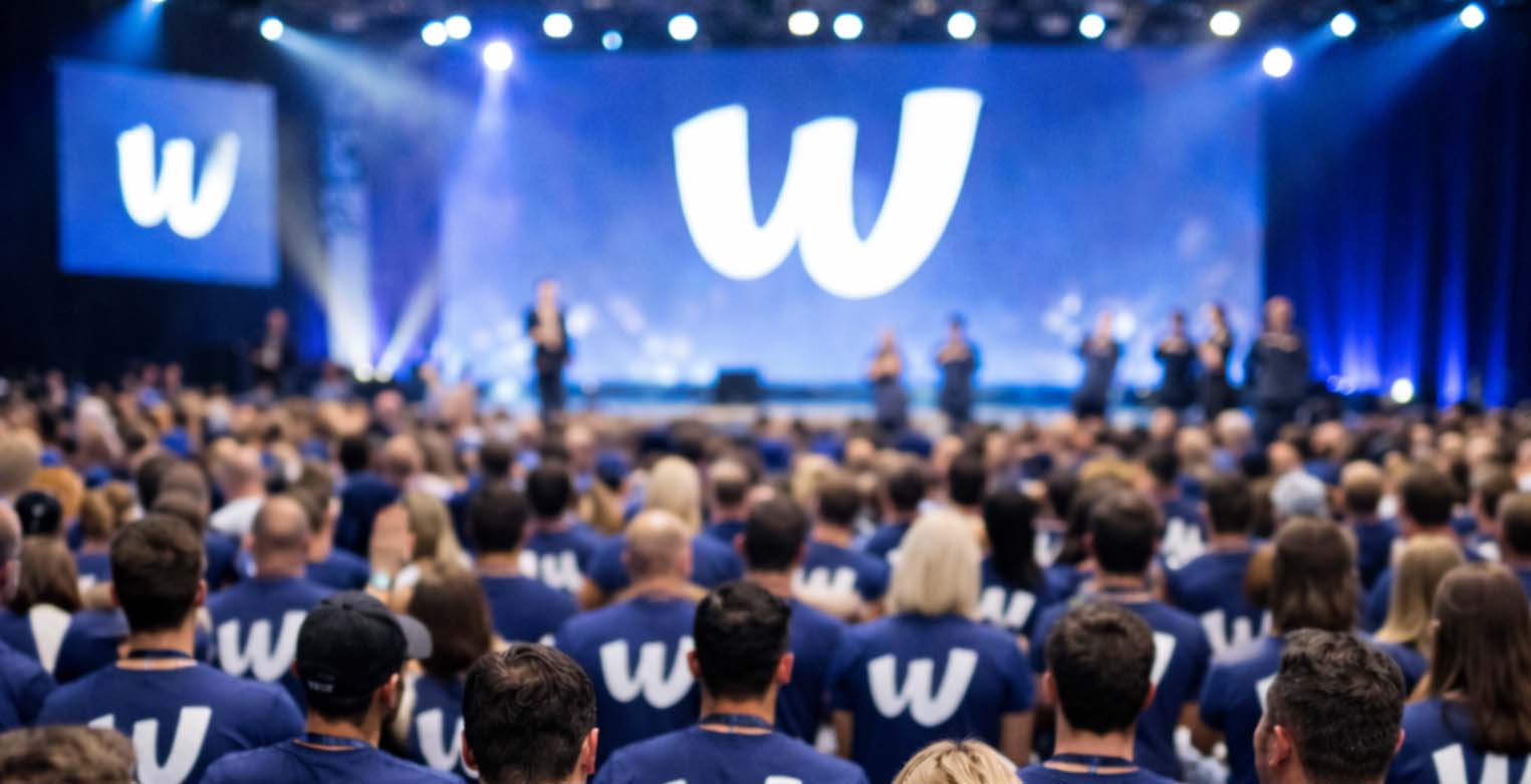 Odzież firmowa na eventy i targi – jak zaplanować zamówienie, żeby nie było wpadki?