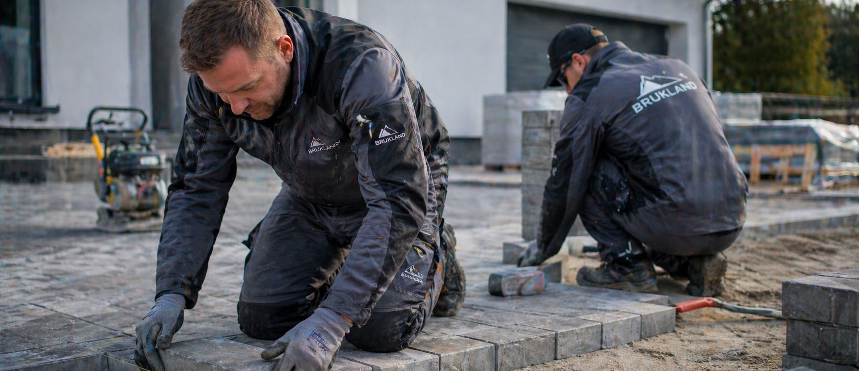 Odzież robocza z logo firmy – gdzie umieścić nadruk i czy wybrać haft czy nadruk